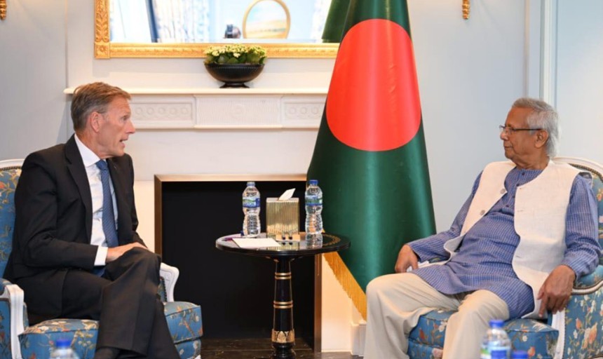 প্রধান উপদেষ্টার সঙ্গে এয়ারবাসের এক্সিকিউটিভ ভাইস প্রেসিডেন্টের সাক্ষাৎ